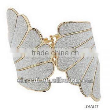 New arrival white butterfly wings bangle wholesale gold platted bangle