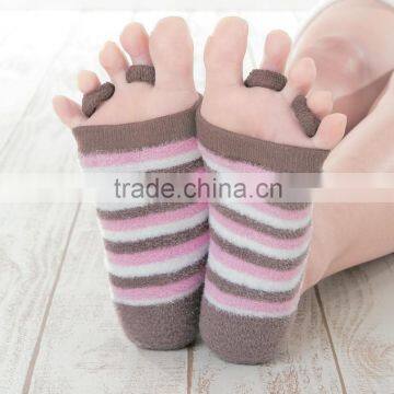 Easy to Wear Wholesale Foot Care Gel Socks Keep Your Feet Warm photo-3