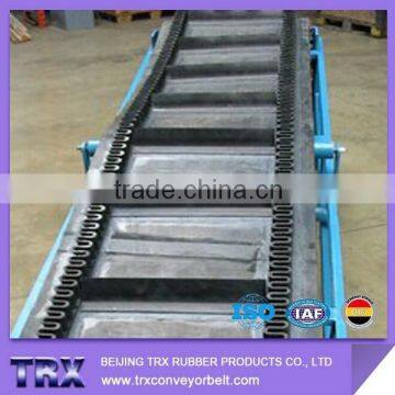 Anti skidding conveyor belt with sidewall and cleat for inclined and vertical conveying work