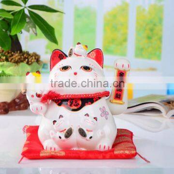 Chinese Ceramic Maneki Neko With Shaking Hand