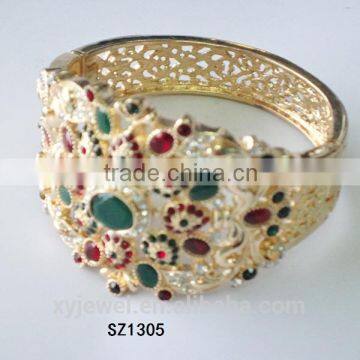 Alloy Jewelry Main Material and Charm Bracelets Bracelets or Bangles Type Bracelet