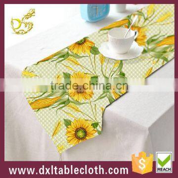 Wholesale beautiful printed heat-resisting dining Table runner