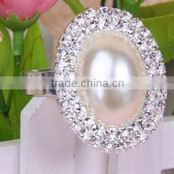 fashionable oval shape big plastic pearls metal alloy napkin rings for wedding