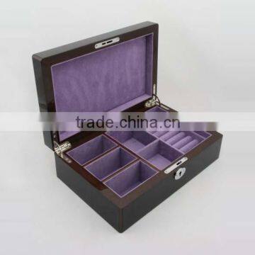 Luxury classice wooden jewelry box with key lock