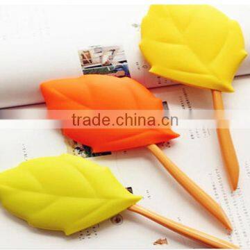 Maple Leaf Shaped Silicone Survival Hiking Pocket Gargle Cup Water Drinking Cup