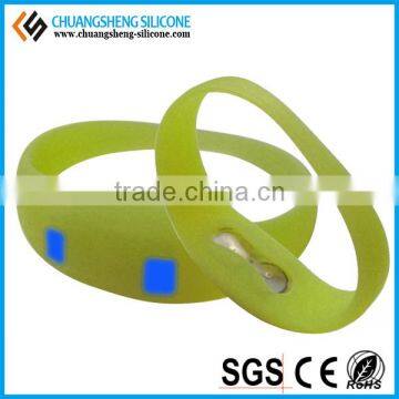 Factory Price Fashion LED Silicone Wrist Bracelet photo-5