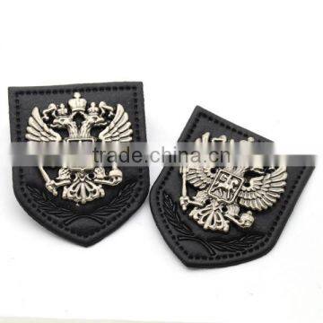 PU Leather Patch With Metal Alloy Logo Light Pewter Color Fashion Labels for Jeans/jacket PLB-011 photo-2
