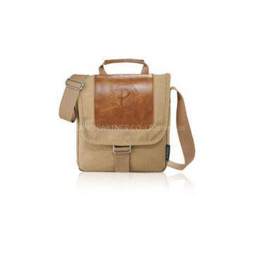 Field And Co.Cambridge Collection Bulk Tablet Messenger Bags