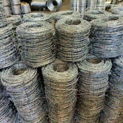 Hochwertiger verzinkter Stacheldrahtzaun für die Sicherheit von Farmen und landwirtschaftlichen Betrieben