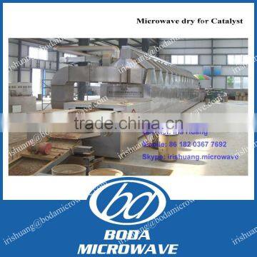 Industrial microwave dryer for catalyst