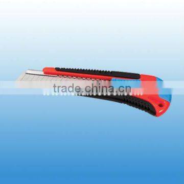 easy cut auto-retractable utility knife UK067