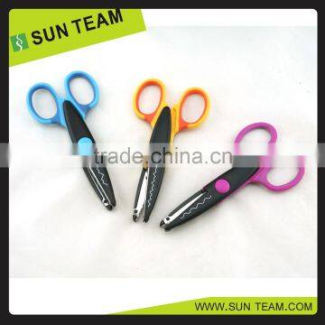 CS005 5-1/4" New Plastic Handle Wavy Scissors photo-6
