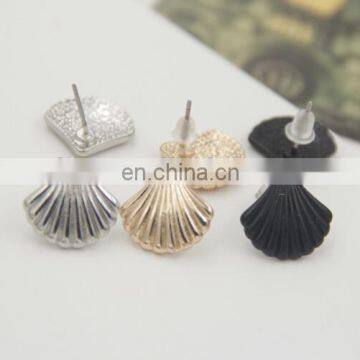 Cute fan shaped shell earring studs in gold and silver