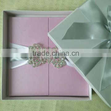 New Romantic Unique Embellished Silk Wedding Invitation Box With Rhinestone Brooch