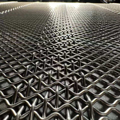 Black Woven Metal Wire Mesh, Plain Weave, Suitable for Crusher Screening and Vibrating Screen Filters, High Quality, Customizable.