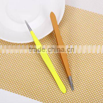 Factory Price High Quality Spraying Plastic Eyebrow Tweezer in Beauty Salon photo-3