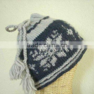 Woolen cap with string