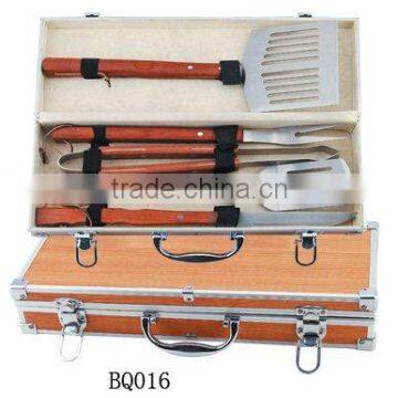 Set of 5 pc tools with aluminium case