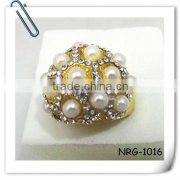 2014 fashion rhinestone gold ring with the ivory pearls