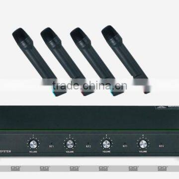 4 Channel Professional Wireless Microphone With Handheld Microphone