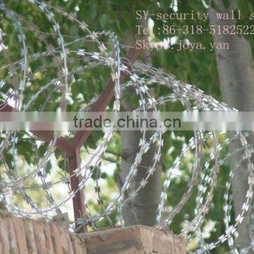 Barbed wire fence spool