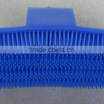 Plastic horse curry comb