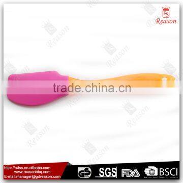 Large integrated high temperature resistant silicone scraper cake spatula