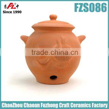 Clay garlic pot with lid