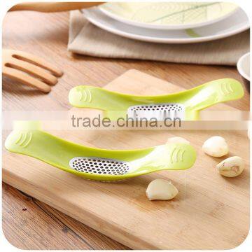 Plastic Garlic Crusher photo-2