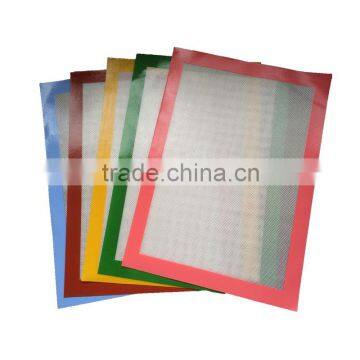 Silicone baking mat with fiberglass increasing the use life