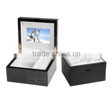 sweet and romantic video jewellery box