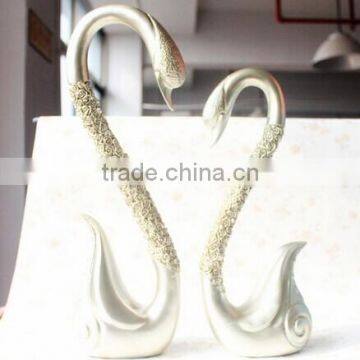 Hign glossy resin Swan figurine latest wedding decoration