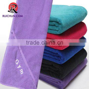 Logo custom wholesale super cheap gym towel with zipper pocket