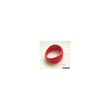 Atactic shaped resinous bangle