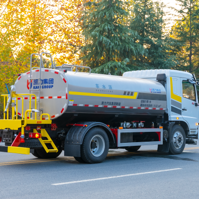 China Manufactured Smaller Sweeper Washer Vehicle with 1.5m3 Water and 1.8m3 Dust Bin Tank