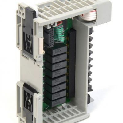 AB 1769-OW8I COMPACTLOGIX 8DO 5-265V AC/5-125V DC RELAY MODULE ISOLATED