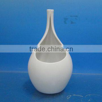 White vase ,simple pure and fresh vases for branches