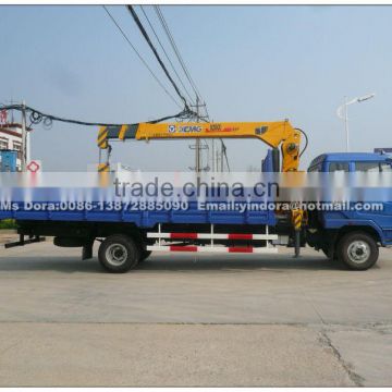 Dongfeng 4x2 truck with 6.3ton crane,crane loading weight 6.3 ton