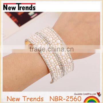 New arrival hot sale gold rhinestone and pearl bangle