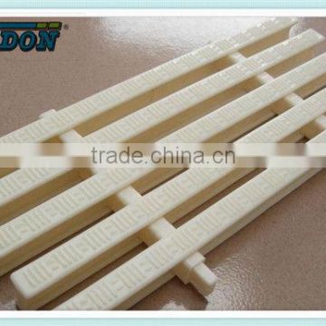 Swimming pool plastic floor grating