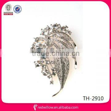 Maple Leaf Rhinestone Silver Brooch for high-end garment decoration