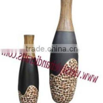Lacquer pot inlayed bamboo