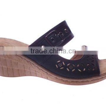 New design slippers with wood grain wedge and rivets buckle decoration