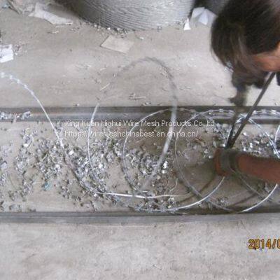 High Security Razor Wire Hot Dipped Galvanized Concertina Garden Fence With Razor Clips photo-3