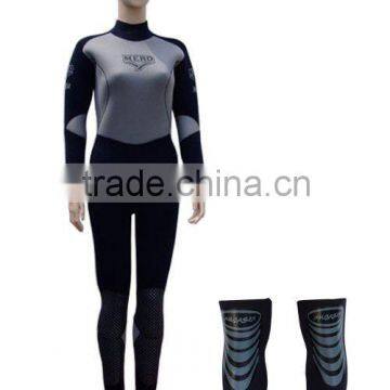 Long sleeves neoprene wetsuit for diving and surfing