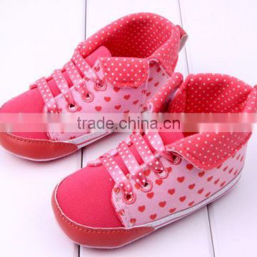 Lovely pink baby shoes heart design baby shoes for sales wholesale canvas fabric rubber outdoor prewalker shoes