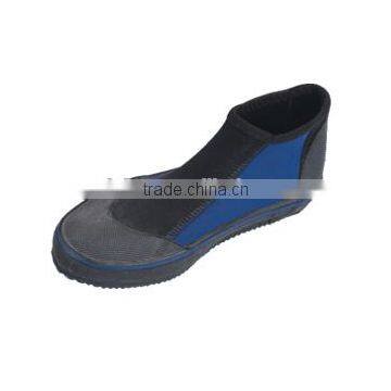 Neoprene Rubber Short Boots With Anti Slip Rubber Soles