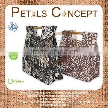Canvas Shopping Bag With Bamboo Straight Handle - Allover Animal Print photo-2