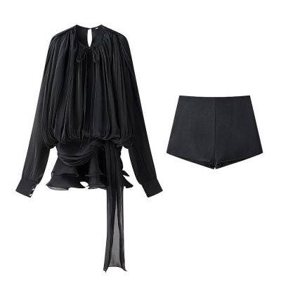 Chic Frauenkleid aus Laternen-Sheer-Stoff, neuer Frühlingsstil, kurzer Rock, eingeschnürter Bund, unregelm??iger Lotusblattausschnitt, mit Schleife.