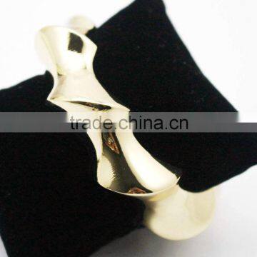 China Manufactury Alloy Jewelry Bangles Gold Plated Bangle Band photo-3